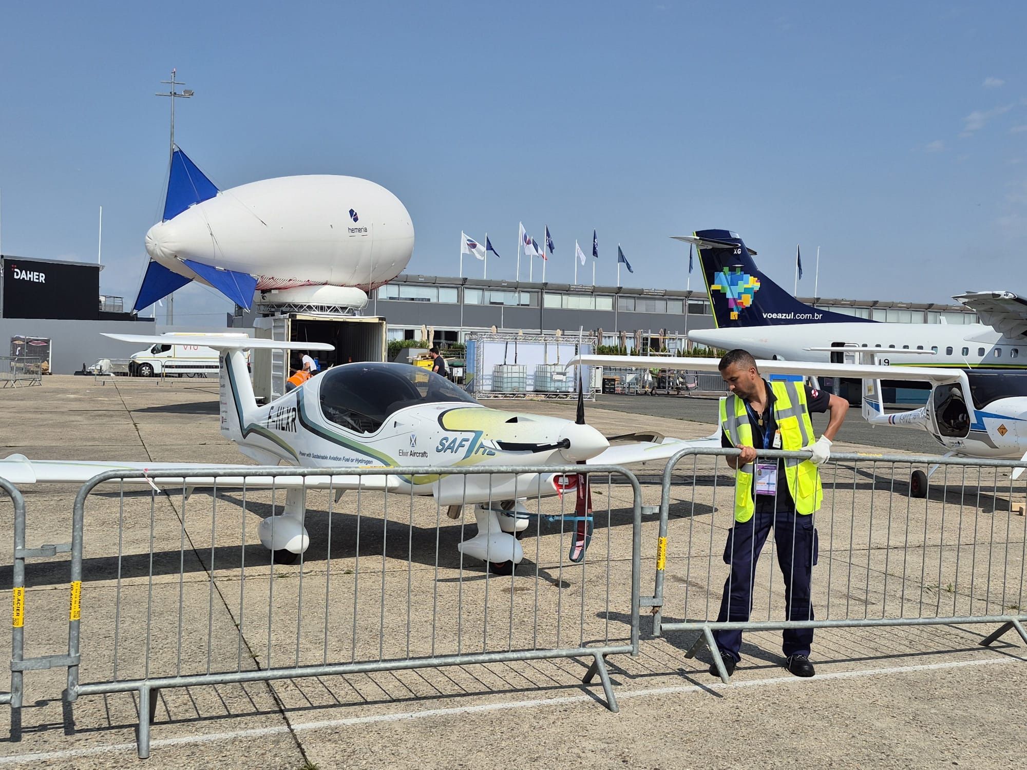 J 1 avant le Salon du Bourget